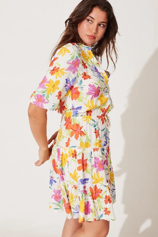 Catch Feeling Dress In White With Bright Floral Print