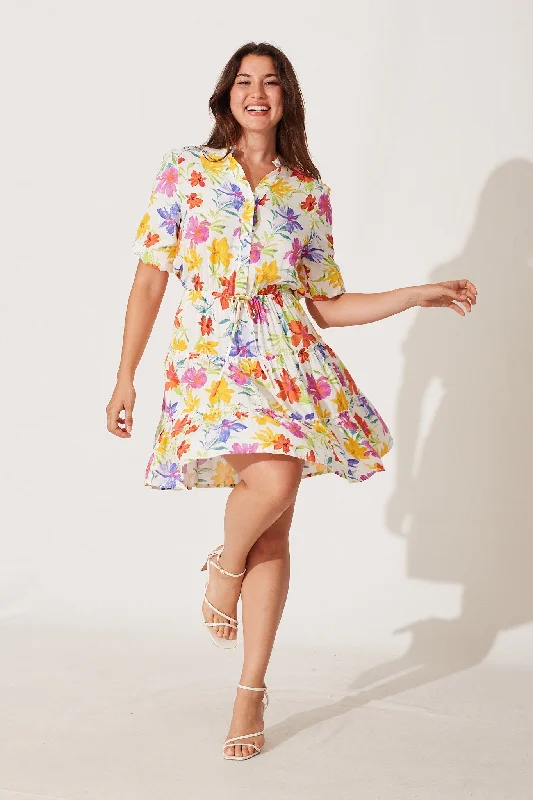 Catch Feeling Dress In White With Bright Floral Print