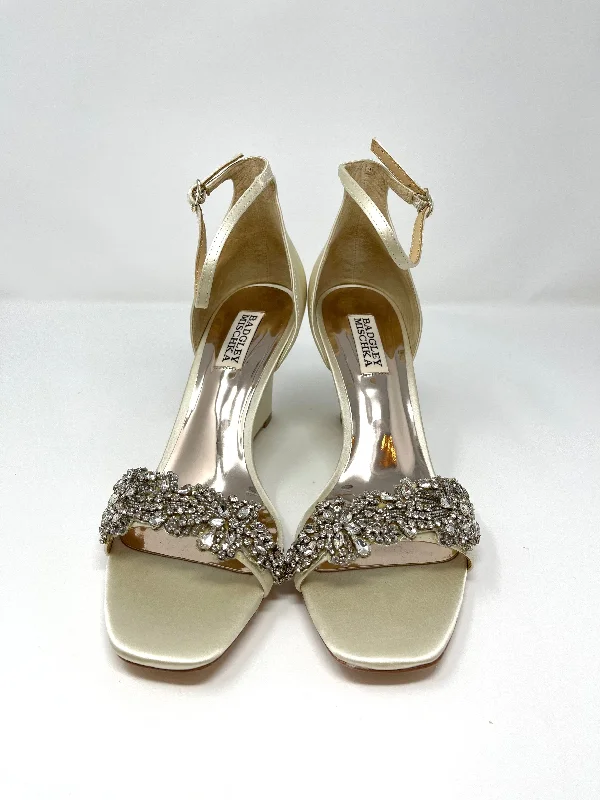 Score Big Savings Today!Badgley Mischka Aliyah - Size 8.5
