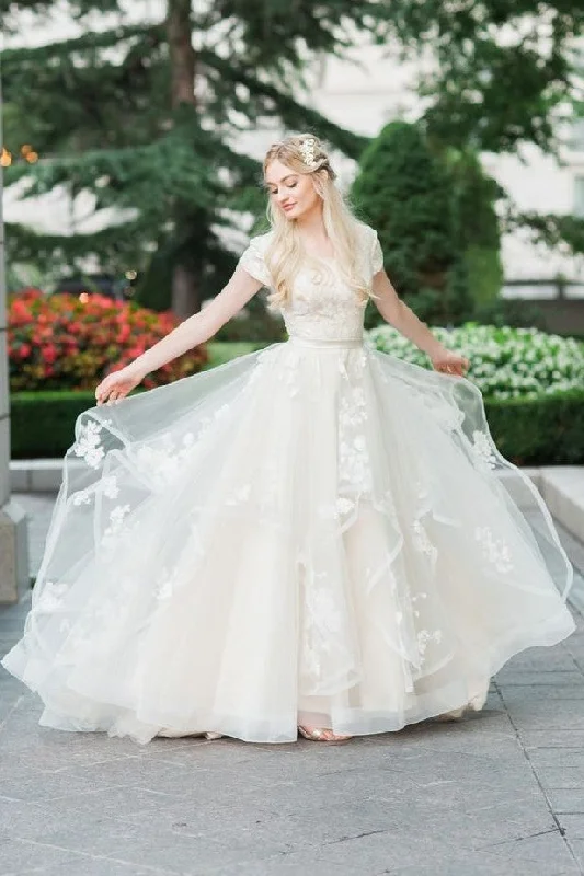 Your Dream Deal is Here!Princess Ivory Wedding Dress Lace Horsehair Tulle Skirt