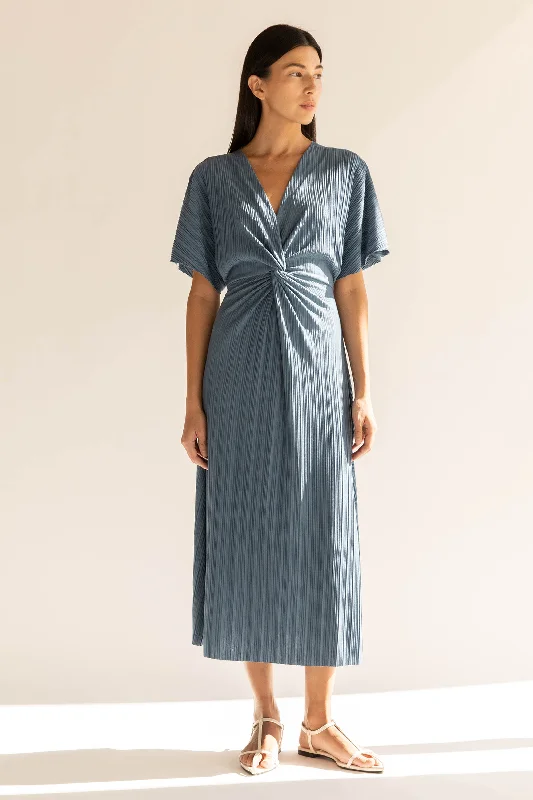 Limited-Time Price Drop!FRONT KNOT PLEATED MIDI DRESS