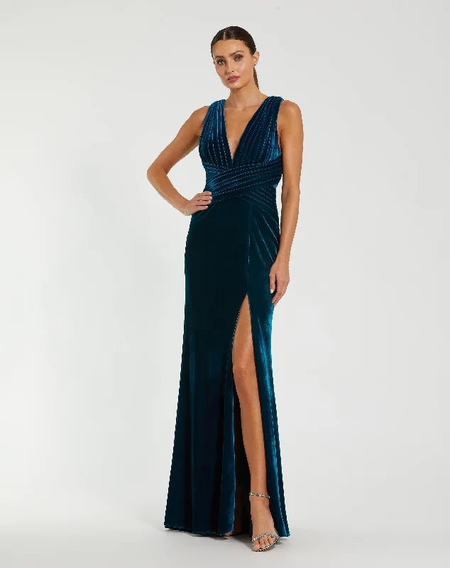 Great Deals, Just for You!Velvet Pleated Sleeveless Jersey Gown