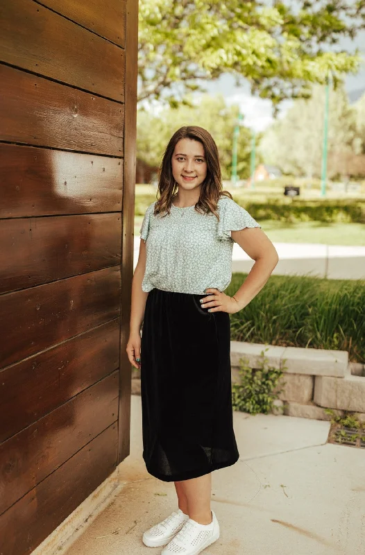 Shop the Hottest Deals!Carrie Skirt Black