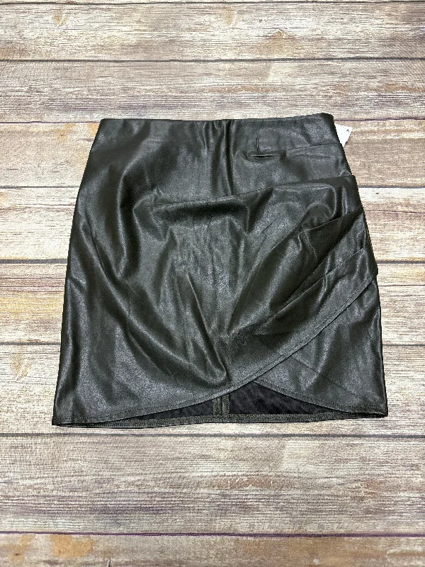 Hurry! While Supplies Last!Skirt Mini & Short By Cme In Green, Size: S